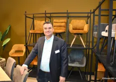 Marco van Mierlo van Nouvion, dat hoogwaardige tafels, stoelen en banken showde op de IMM.
